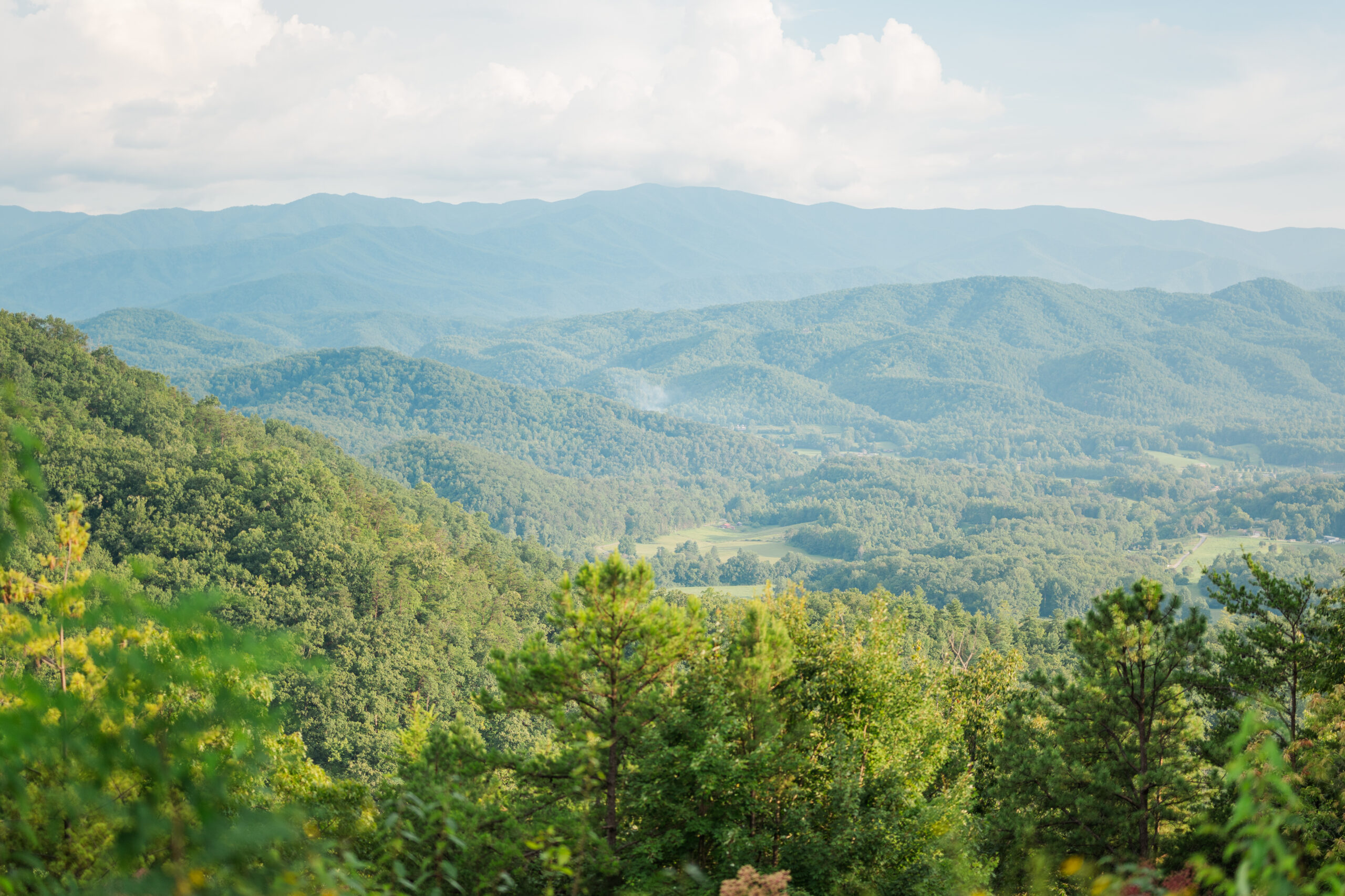 A photo of the rolling blue smoky mountains on a sunny day off of the Foothills Parkway in Gatlinburg, Tennessee